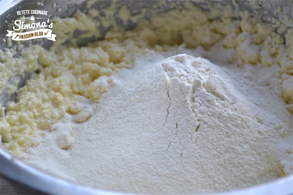 Cornulete cu untura si rahat. Se topesc in gura de fragede ce sunt