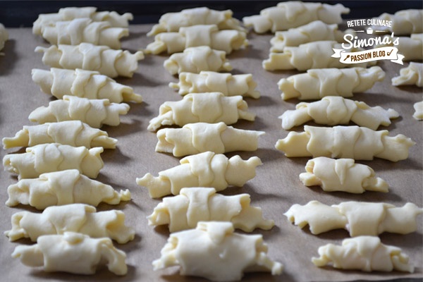 Cornulete cu untura si rahat. Se topesc in gura de fragede ce sunt