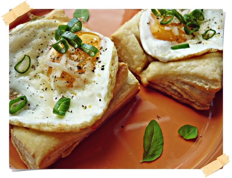 Mini tarte cu branza, parmezan si ou