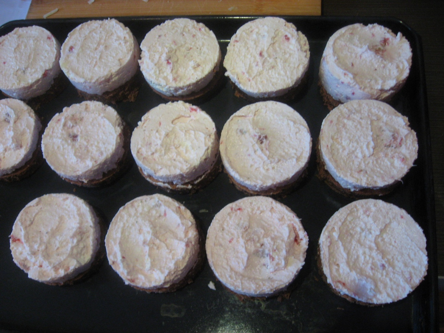 Mini cheesecake cu capsuni