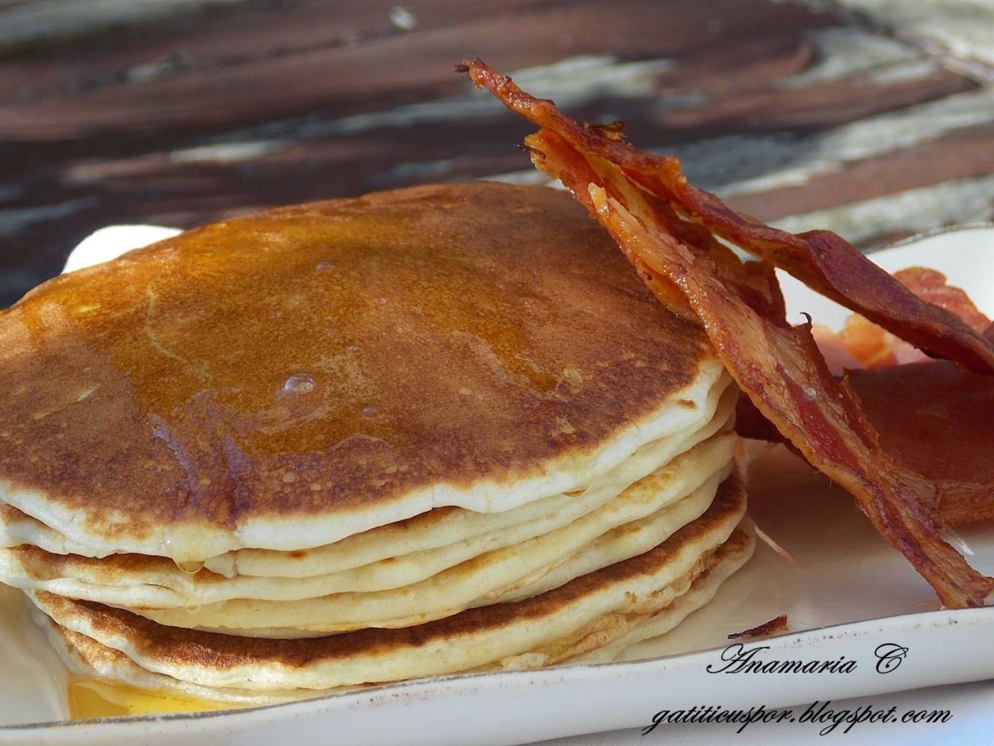 Clatite americane cu sirop de artar si bacon crocant