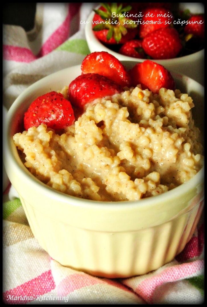 Budincă de mei cu vanilie, scorțișoară și căpșune