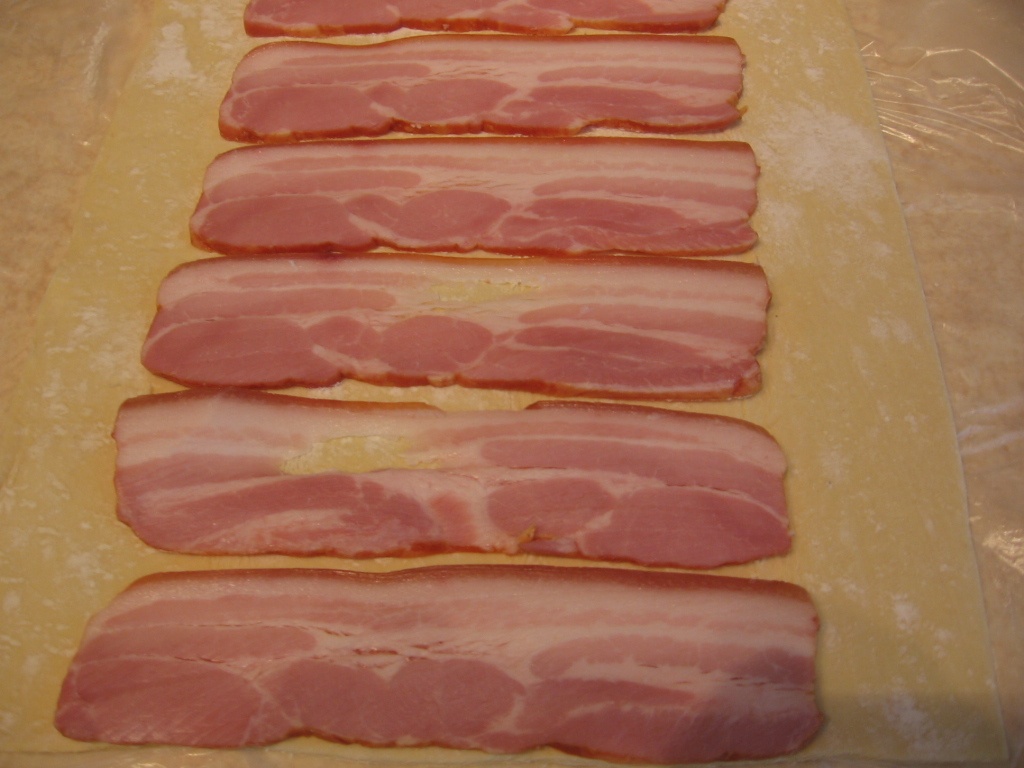 Aperitiv cu foietaj si bacon