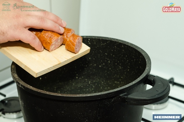 Balmos din porumb alb sau galben, cu oua si carnati de casa