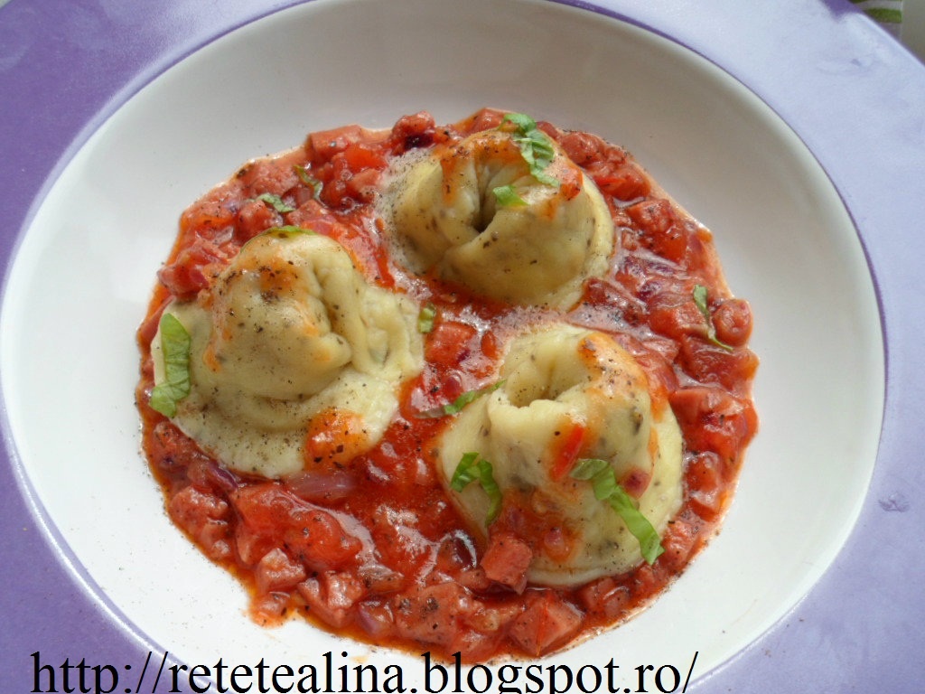 Tortellini de casa umplute cu ficat de pui