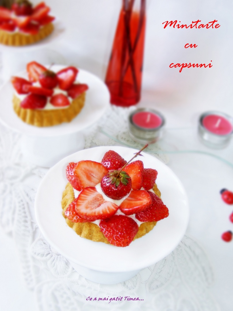 Minitarte cu capsuni