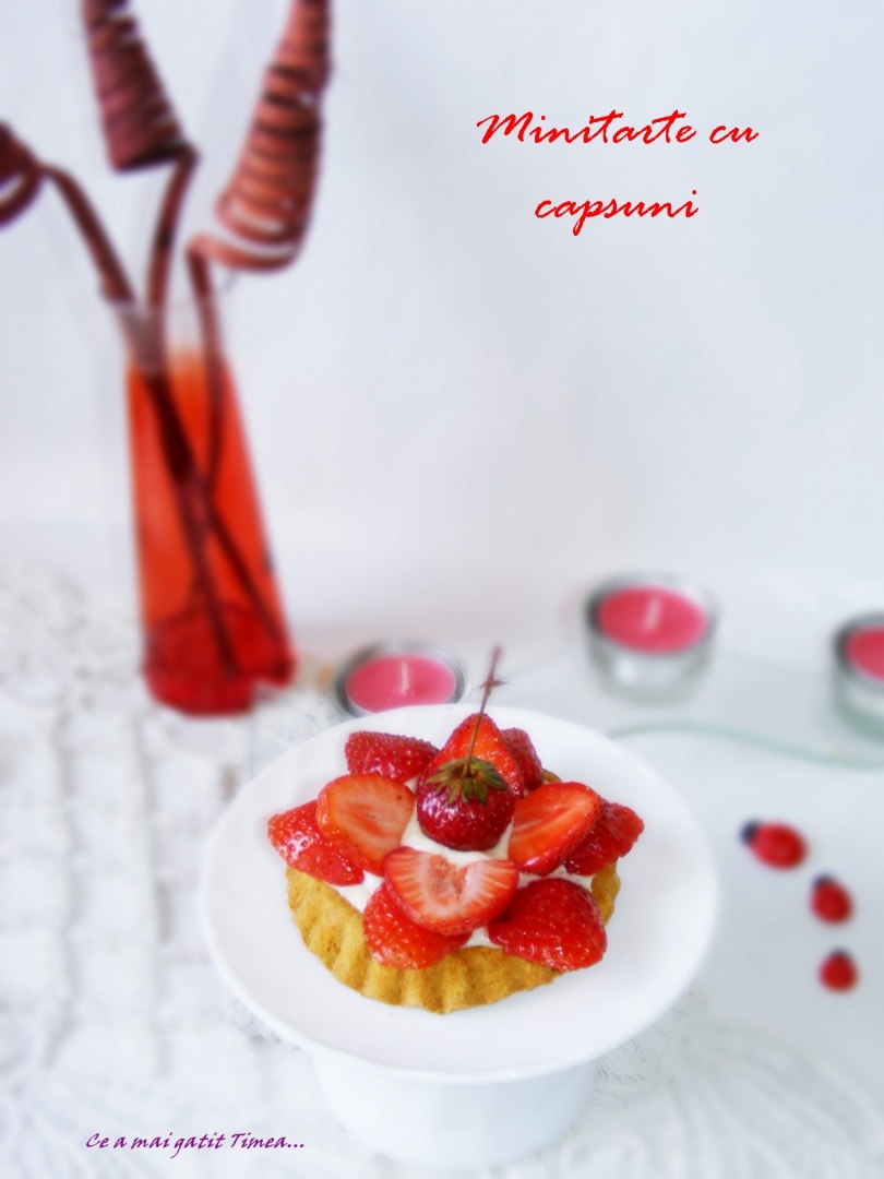 Minitarte cu capsuni