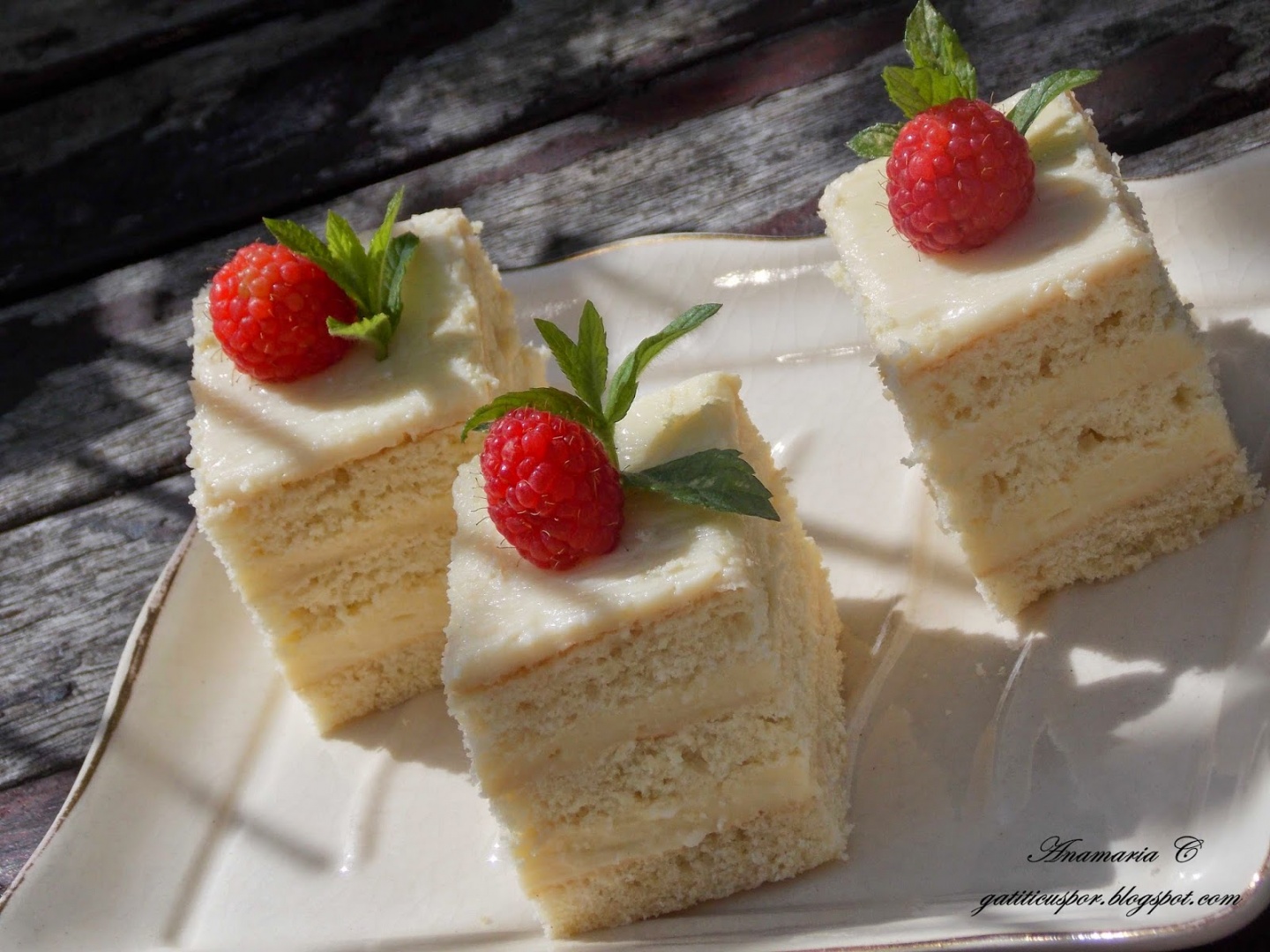 Prajitura Alba Ca Zapada cu crema de lamaie