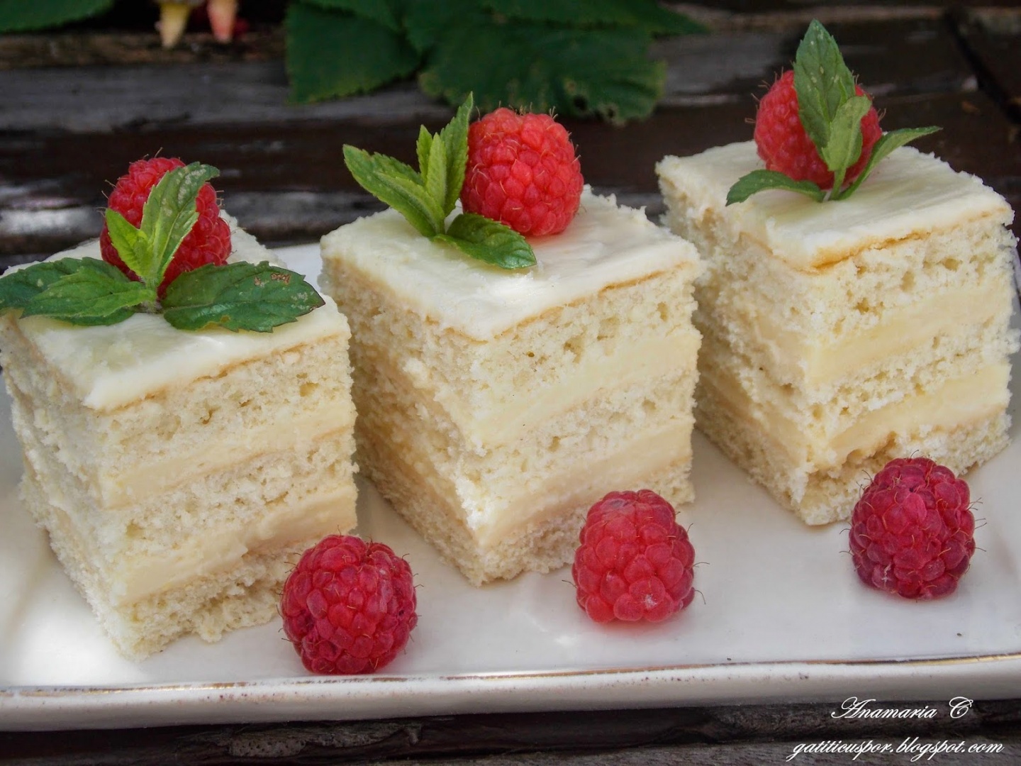 Prajitura Alba Ca Zapada cu crema de lamaie