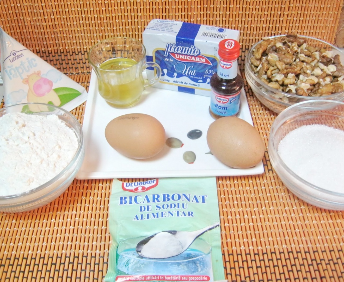 Prajitura din foi cu miere cu crema de nuca