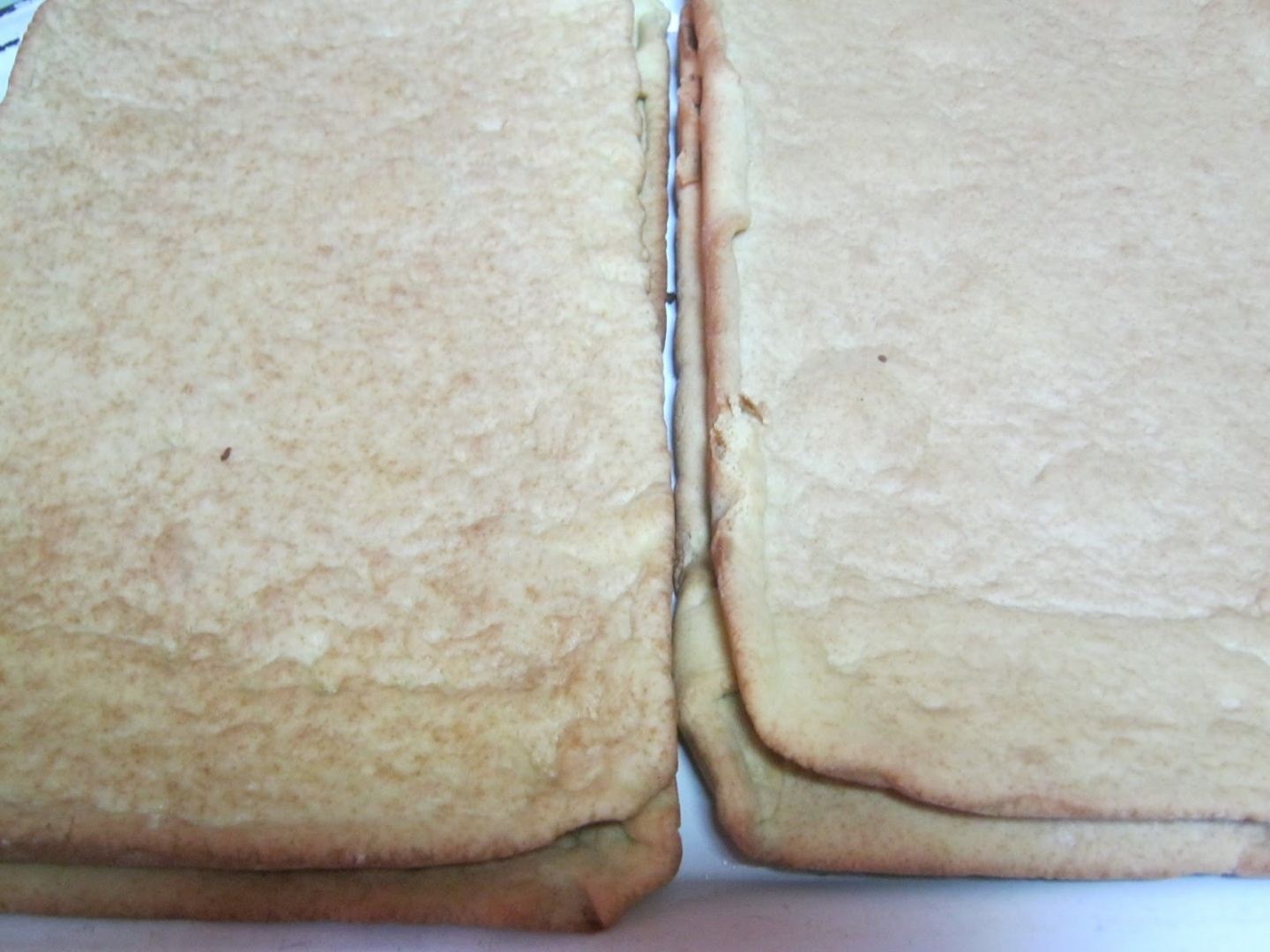 Prajitura din foi cu miere cu crema de nuca