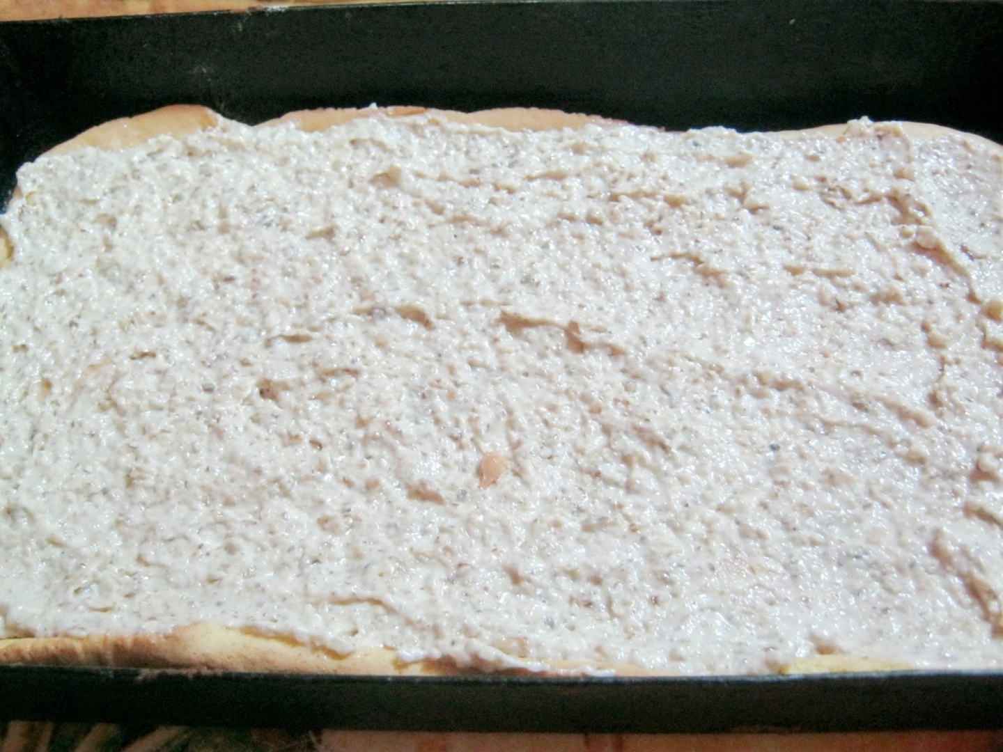 Prajitura din foi cu miere cu crema de nuca