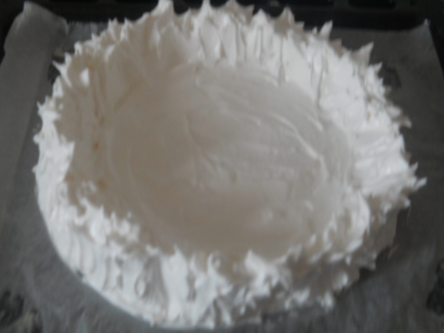 Pavlova cu crema de vanilie