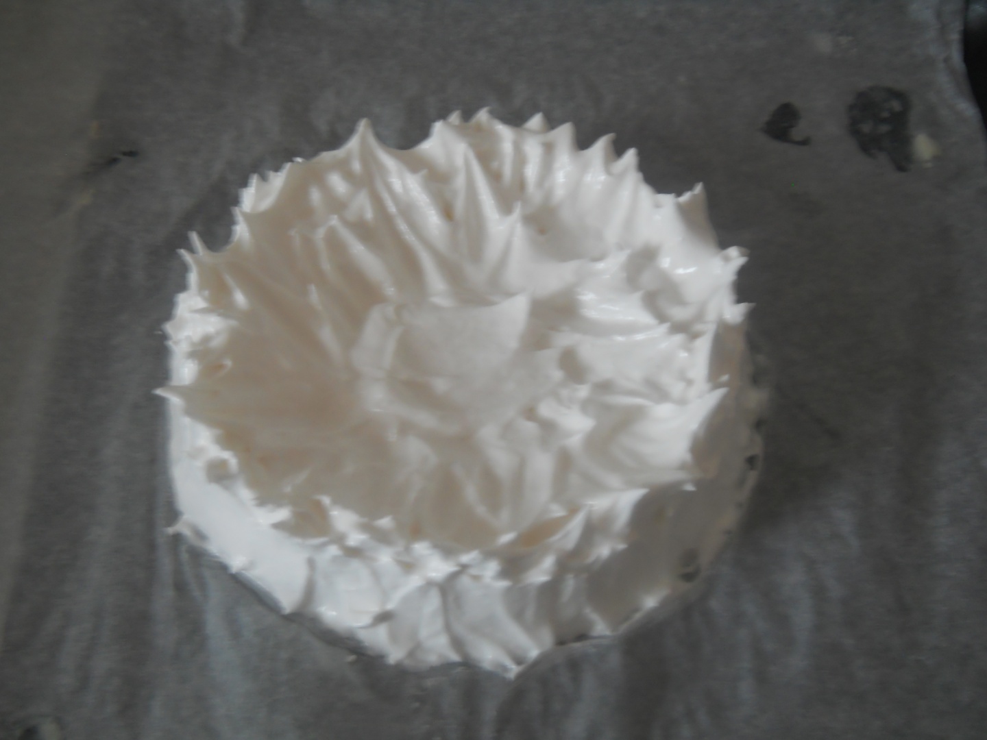 Pavlova cu crema de vanilie