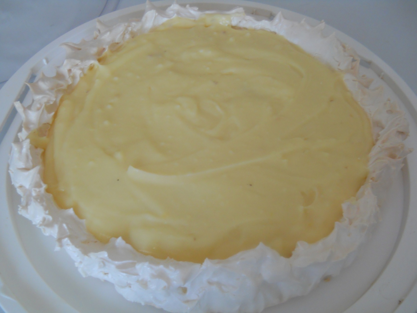 Pavlova cu crema de vanilie