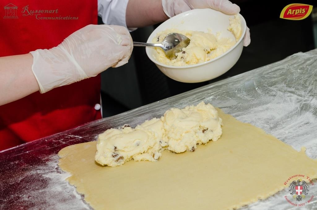 Strudel Tirolez cu mere sau branza dulce