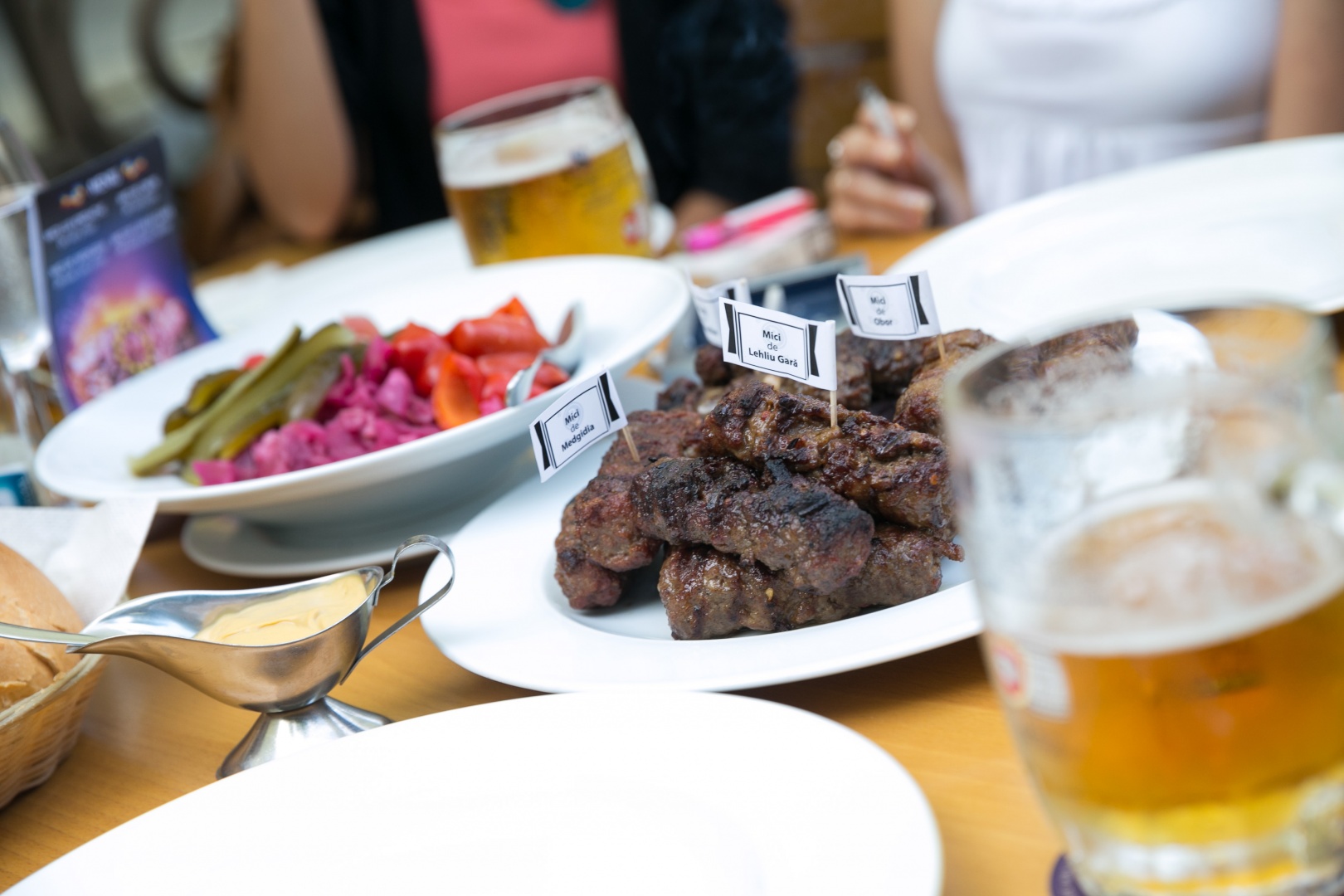 Timișoreana susține tradiția mititeilor românești și sărbătorește intrarea acestora în patrimoniul gastronomic european