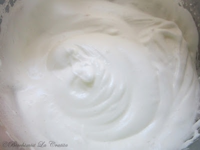 Tort cu capsune si spuma de cacao