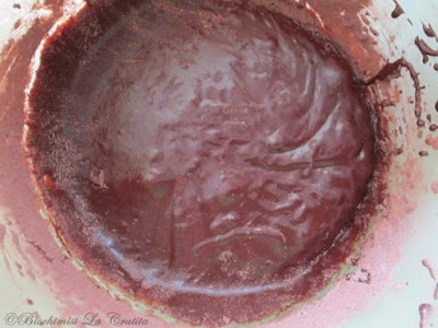 Tort cu capsune si spuma de cacao