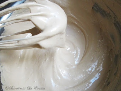 Tort cu capsune si spuma de cacao