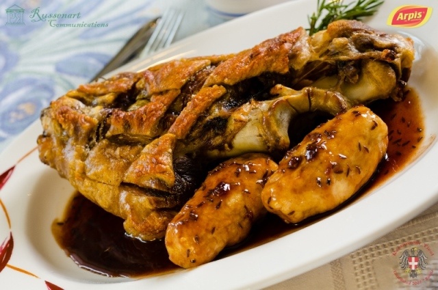 Ciolan de porc cu galuste de cartofi