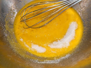 Clafoutis cu cacao, visine si capsune