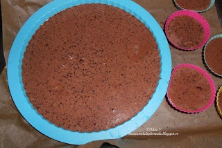 Clafoutis cu cacao, visine si capsune