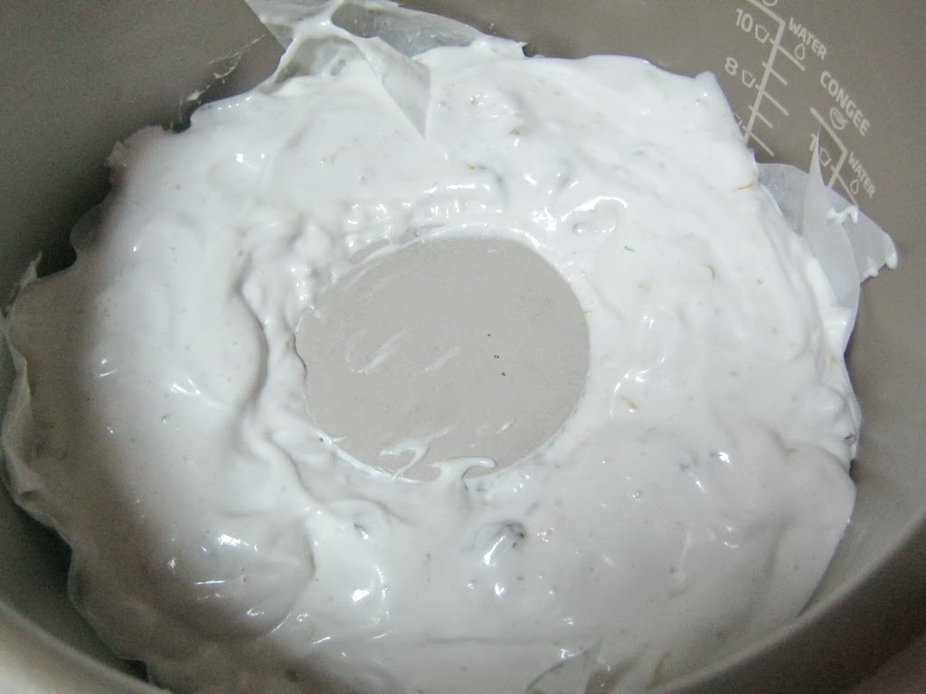 Prajitura din albusuri cu visine, stafide si rahat- la Multicooker