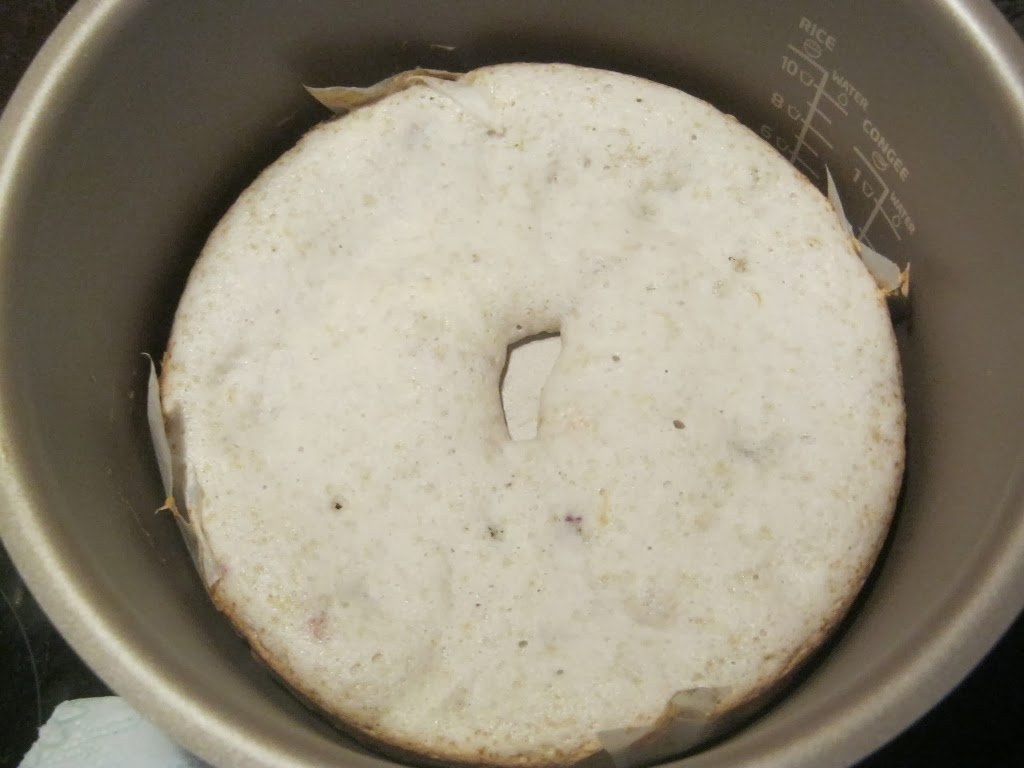 Prajitura din albusuri cu visine, stafide si rahat- la Multicooker