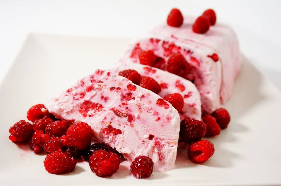 Deliciu cu zmeura. Reteta de semifreddo fara zahar, delicios si usor de preparat