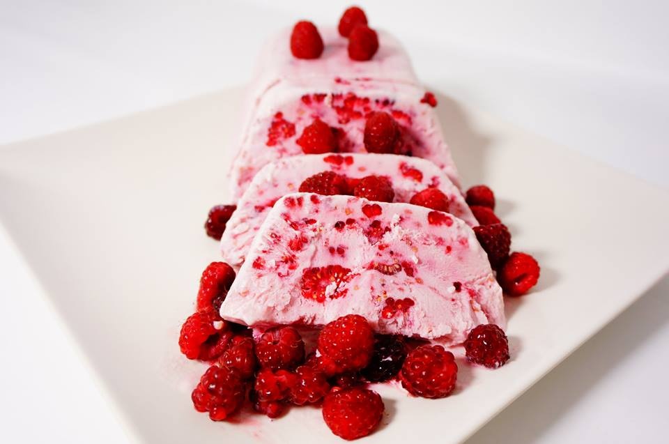 Deliciu cu zmeura. Reteta de semifreddo fara zahar, delicios si usor de preparat