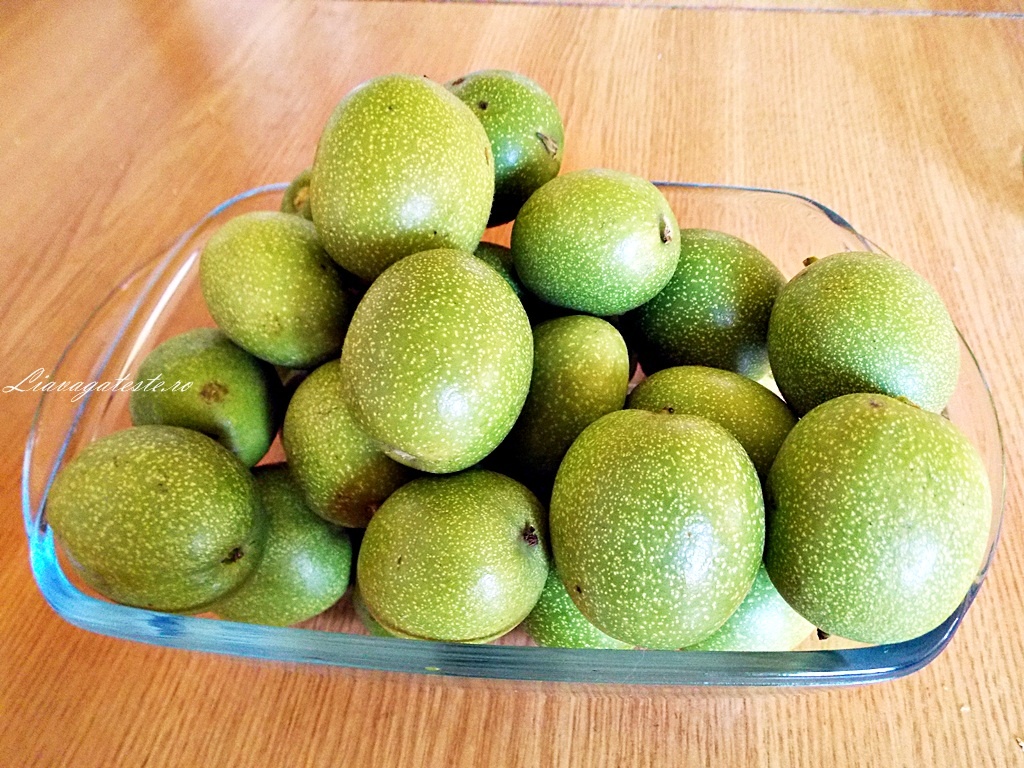 Lichior de nuci verzi