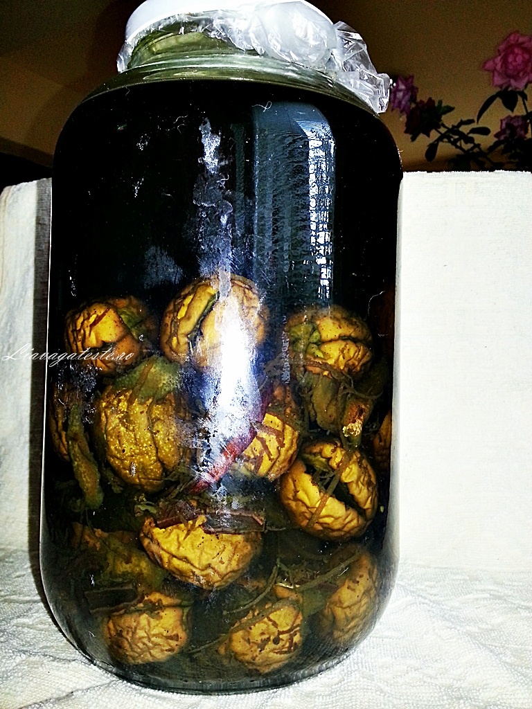 Lichior de nuci verzi