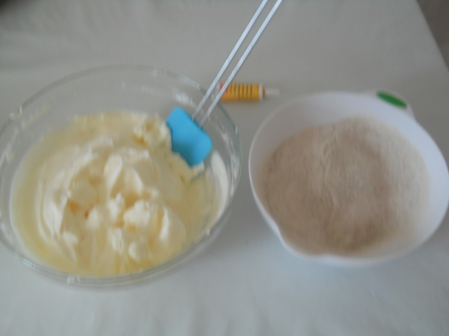 Macarons cu bombonele colorate