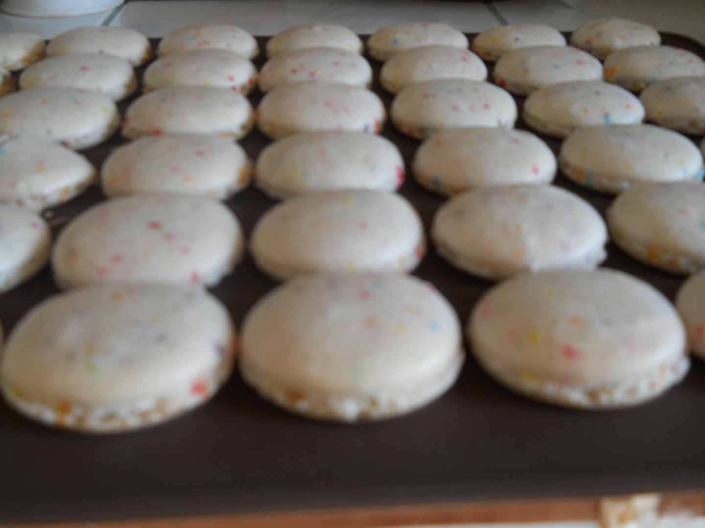 Macarons cu bombonele colorate