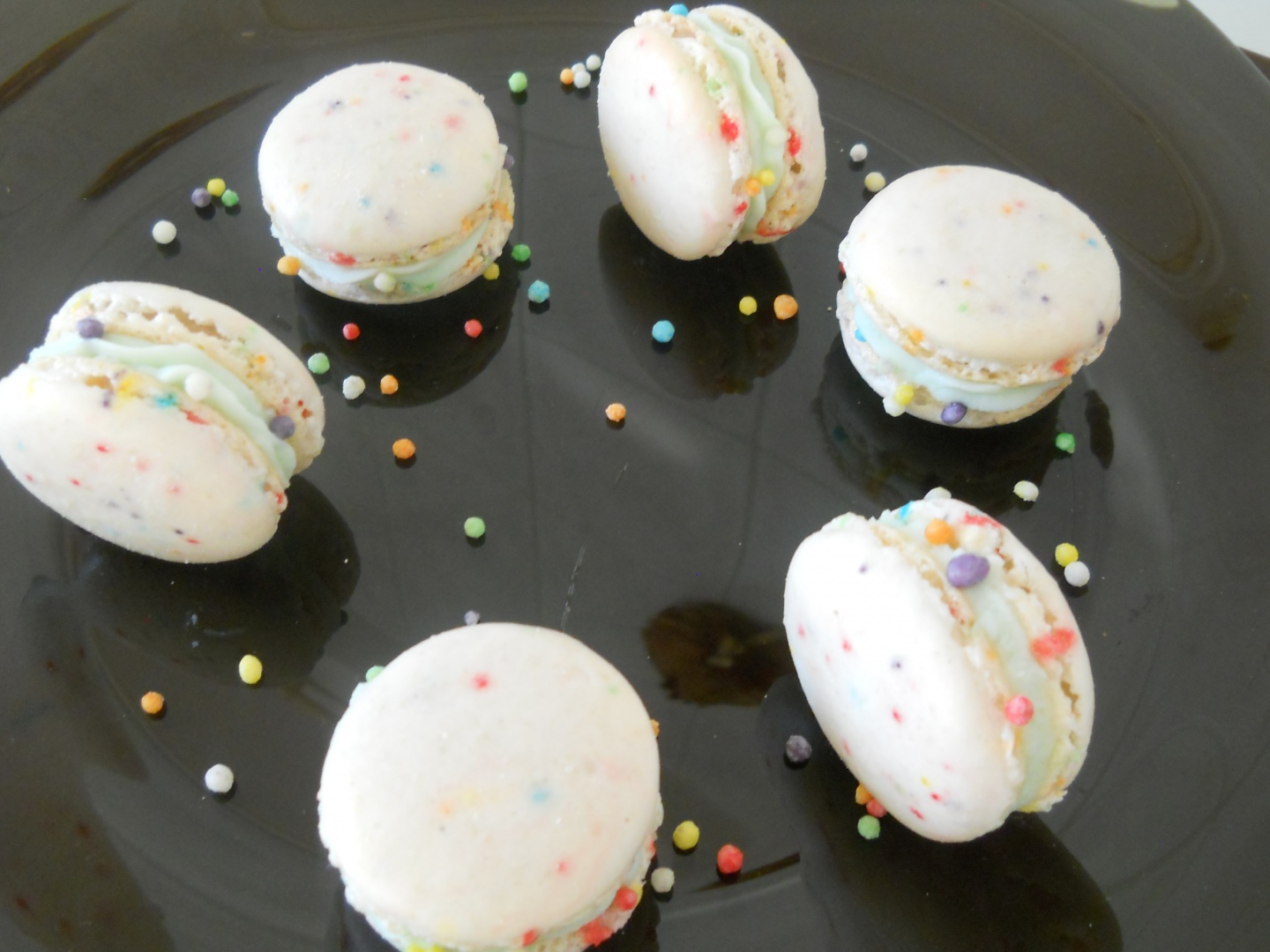 Macarons cu bombonele colorate