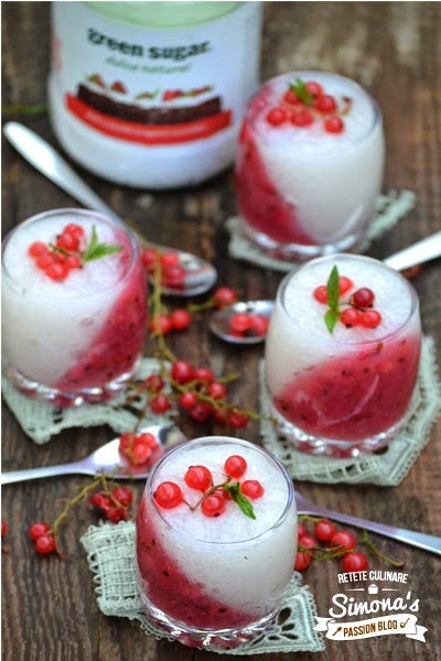 Budinca de tapioca cu jeleu de coacaze rosii