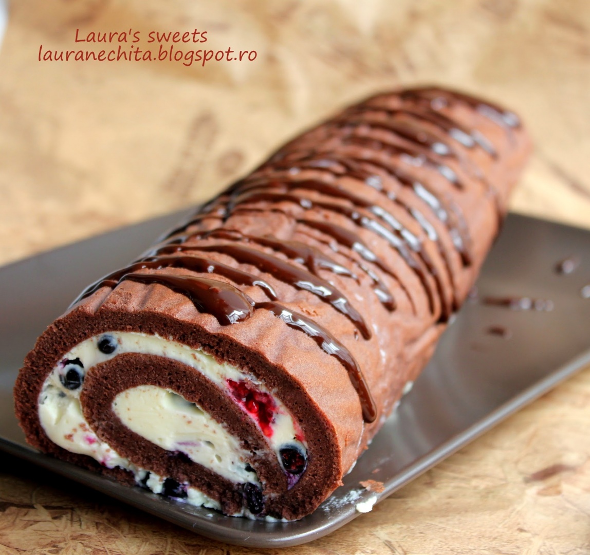 Rulada cu fructe de padure