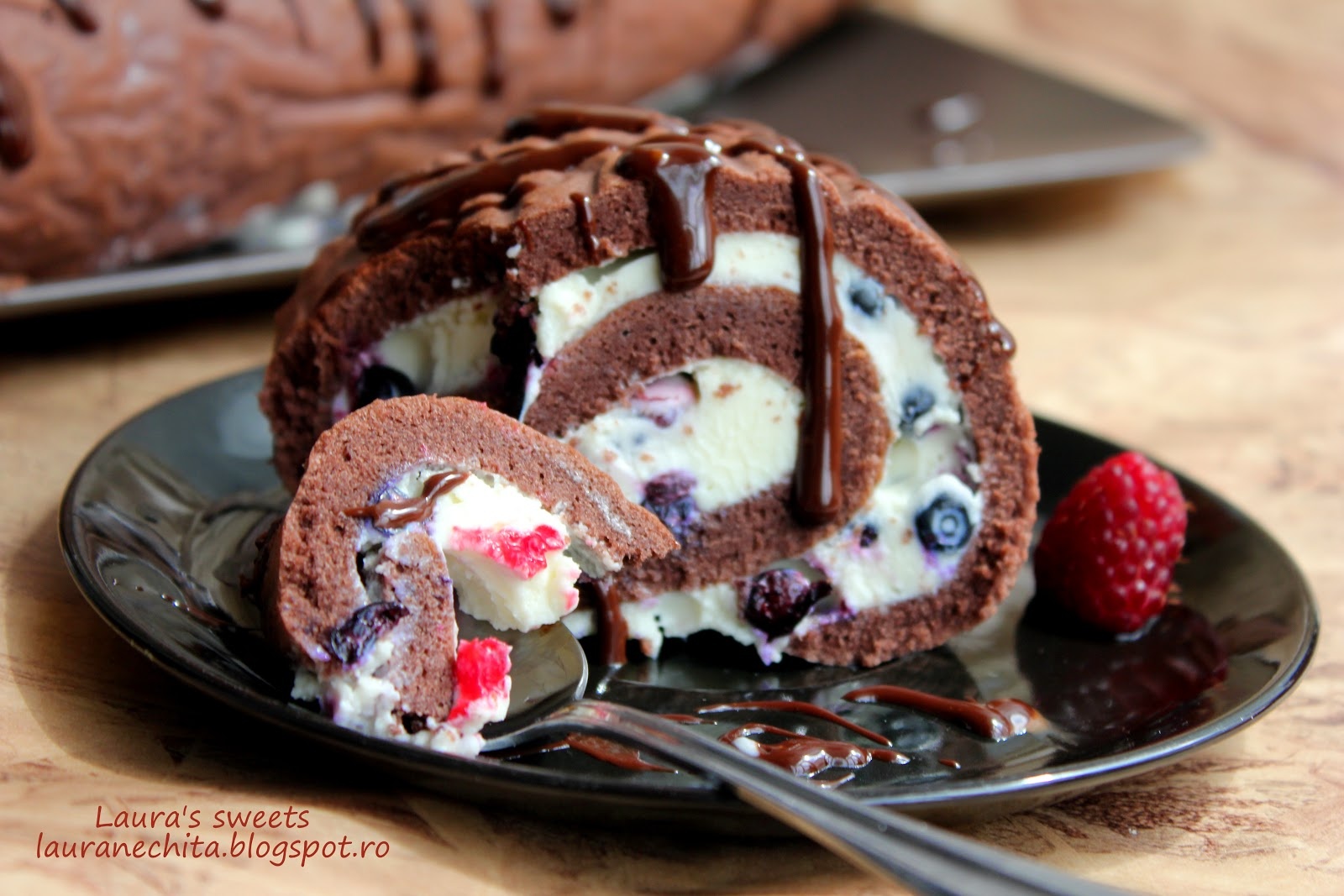 Rulada cu fructe de padure