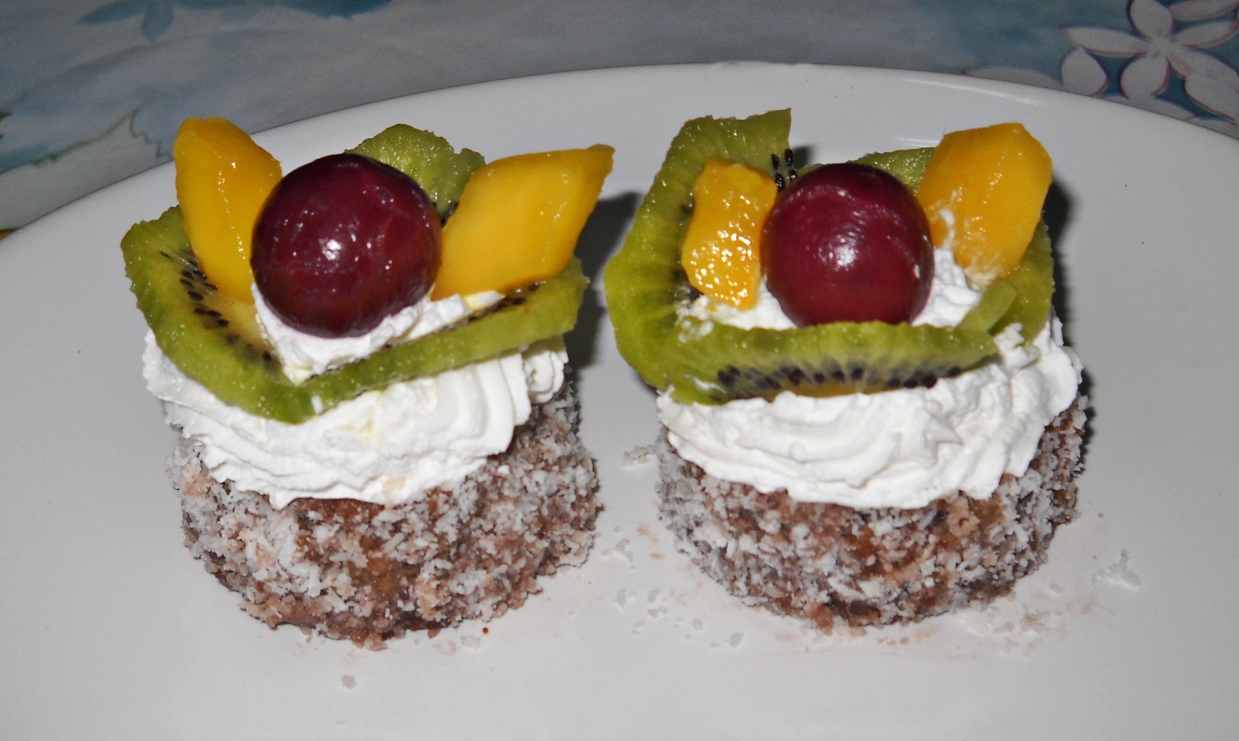 Prajitura cu nuci si fructe