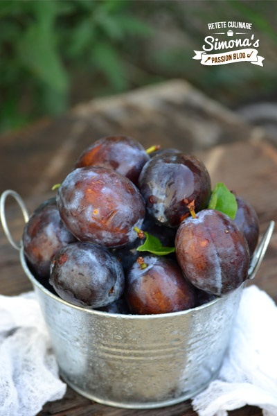 Prajitura cu prune, vanilie si migdale