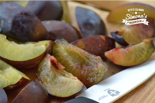 Prajitura cu prune, vanilie si migdale