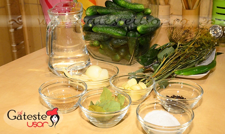 Castraveti murati in saramura