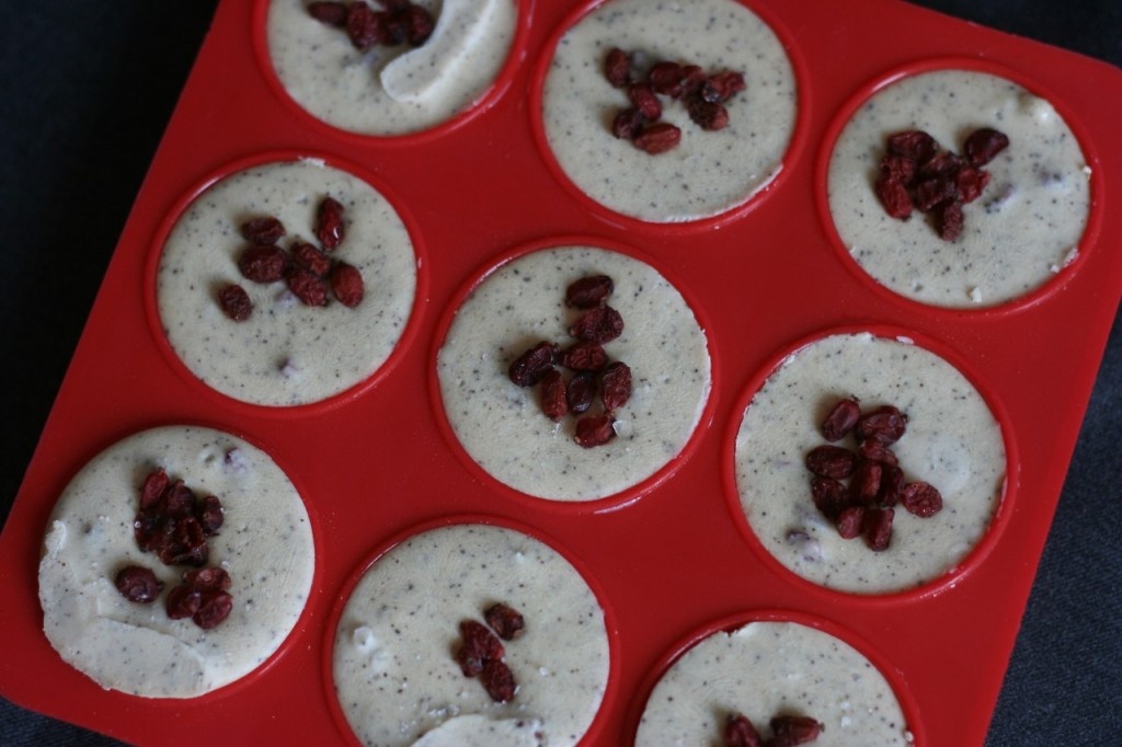 Ciocolata alba cu cafea si agrise