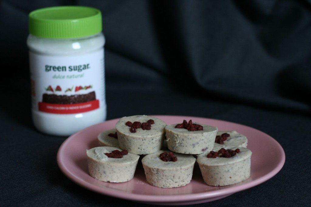 Ciocolata alba cu cafea si agrise