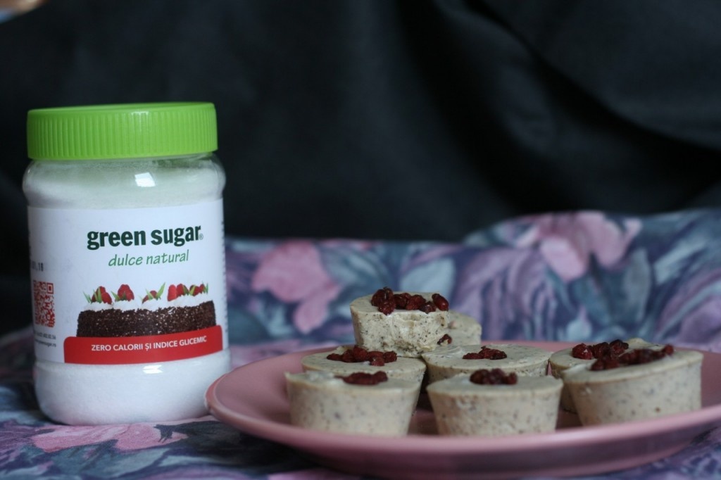 Ciocolata alba cu cafea si agrise