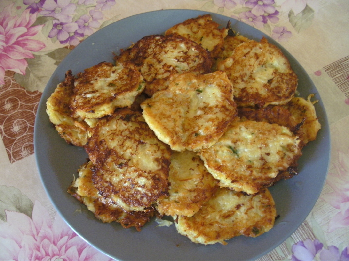 Chiftelute din dovlecei cu branza