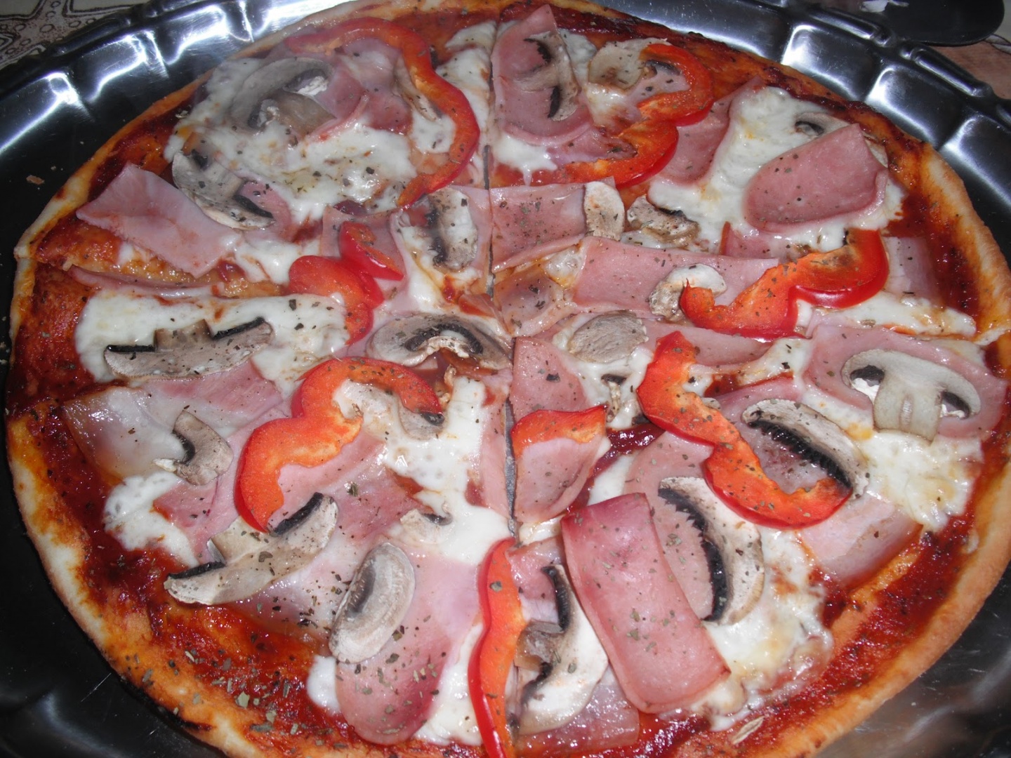 Pizza cu bacon si sunca