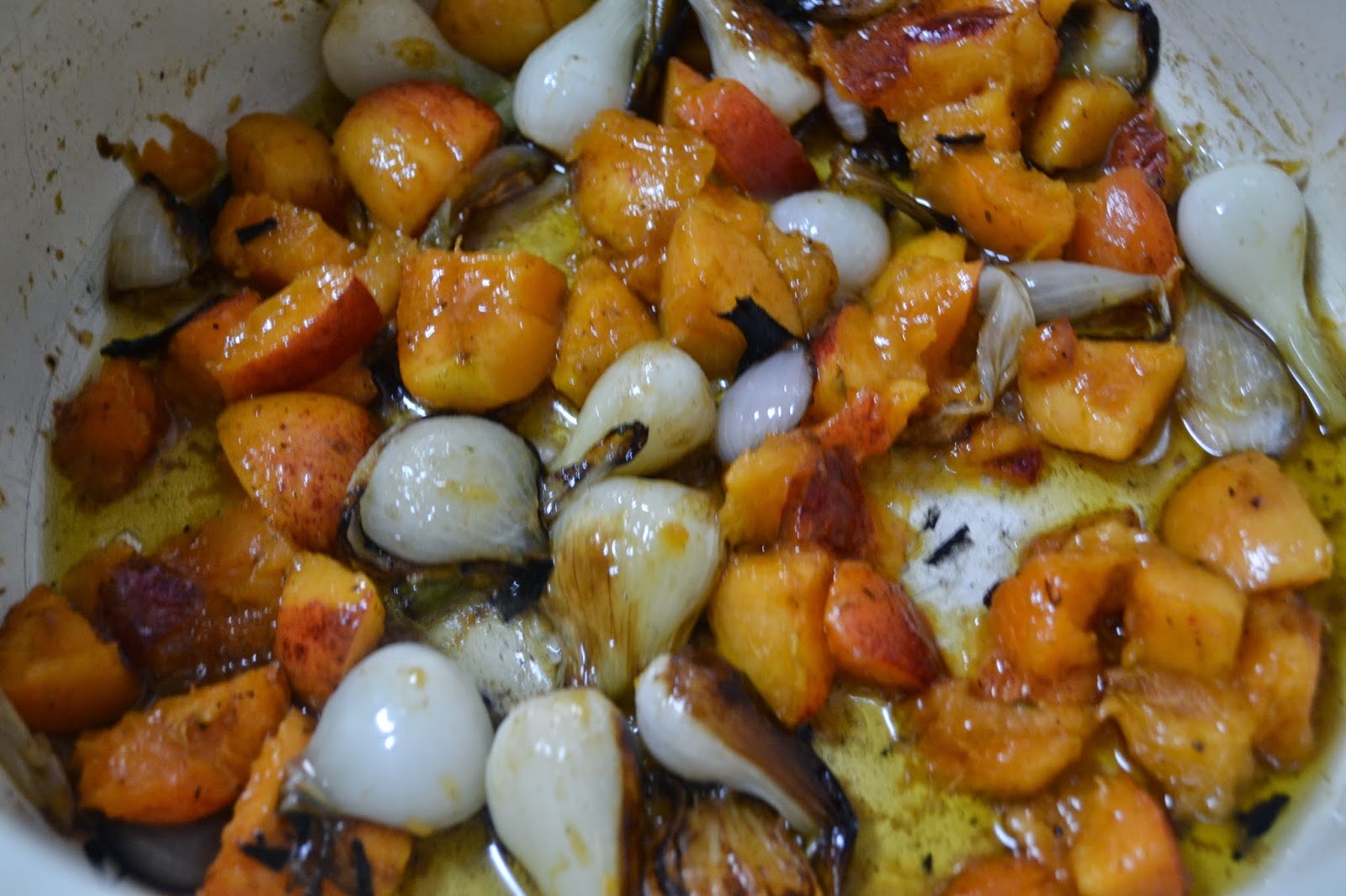 Fasole si linte cu caise si carnaciori afumati