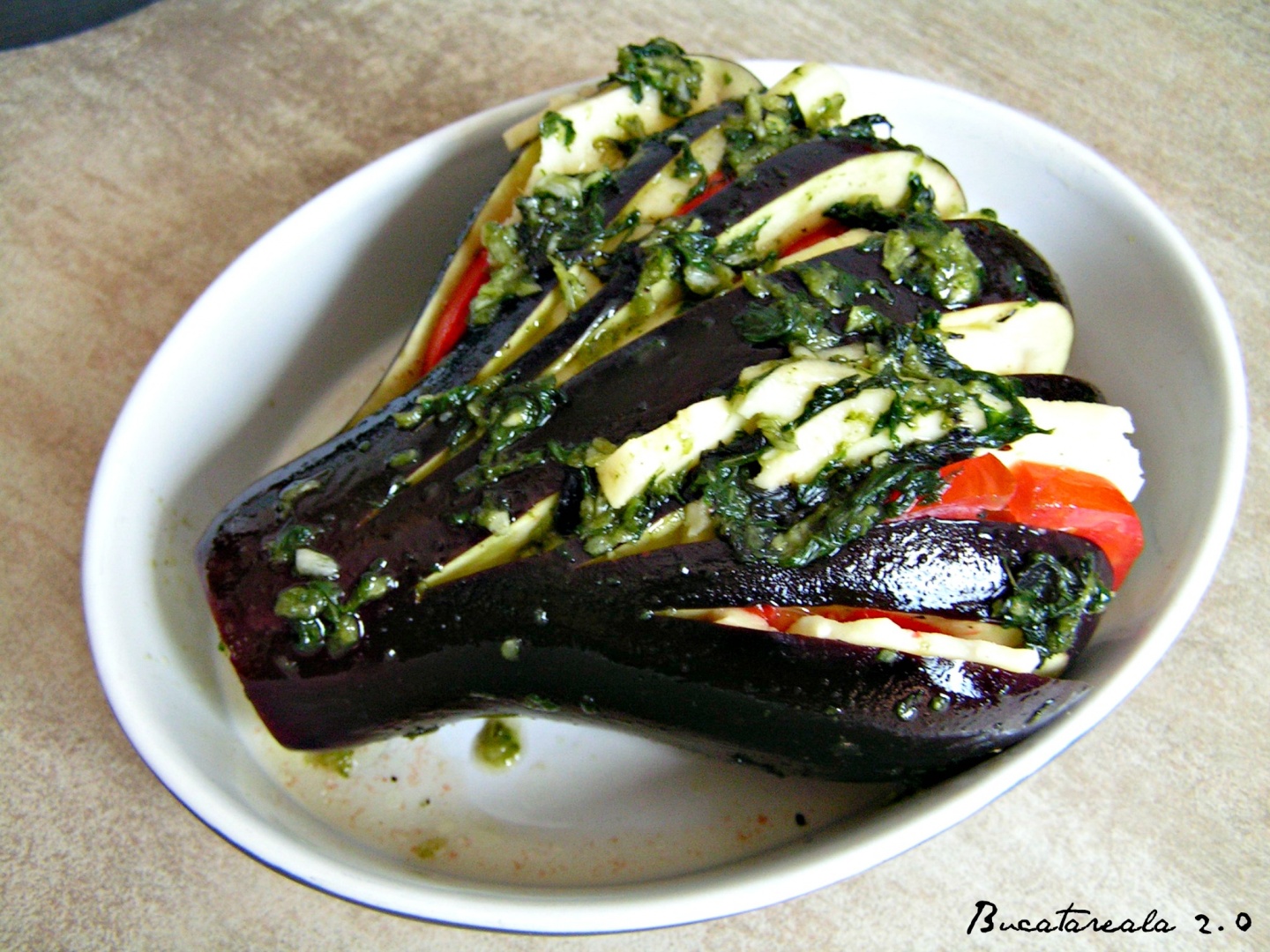 Evantai de vinete cu rosii si mozzarella